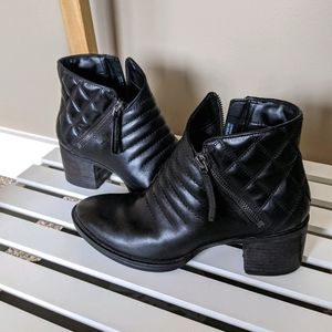 Clarks Narrative Size 6